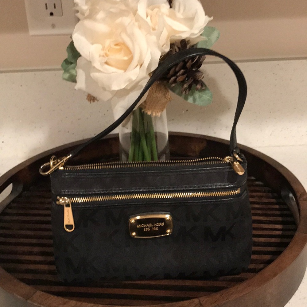 Michael Kors wristlet